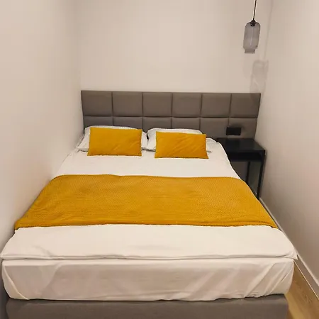 Kamienica łódzka Hotel apartamentowy 3*
